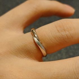 【アイプリモ(I-PRIMO)の口コミ】 シンプルすぎず、洗練されたデザインがいいです。一部に施されたサテン加…