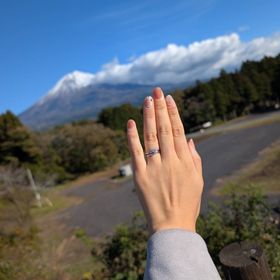 【I's stone(アイズストーン)】の口コミ 指が綺麗に見えること、婚約指輪とのセット付をしても綺麗に見えることを重...