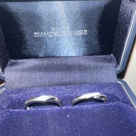 【銀座ダイヤモンドシライシの口コミ】 デザインも価格も満足しています。おすすめはデザインで新郎の方はマット…