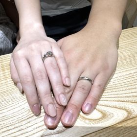 【出雲結(いずもゆい)の口コミ】 洗練されたデザイン。一般的には男性の指輪のレパートリーは少ないが、出…