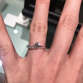 【MIKIMOTO(ミキモト)の口コミ】 流れるようなデザインで、相手側からみてパヴェダイヤがキラキラ輝いて見…