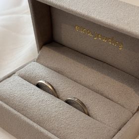 【mina.jewelry(ミナジュエリー)の口コミ】 地金に選んだシャンパンゴールドは、シルバーにもゴールドにも近い絶妙な…