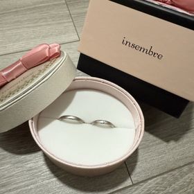 【insembre(インセンブレ)】の口コミ シンプルなデザインで手に馴染みやすいことと
内側にはしあわせの靴が刻印...