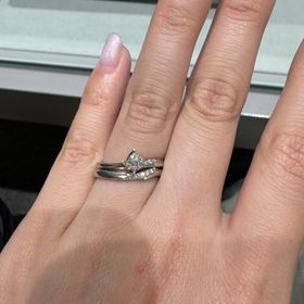 【アイプリモ(I-PRIMO)の口コミ】 ウェーブの形で違うシリーズと重ね付けしてもとても綺麗でした。
色はピン…