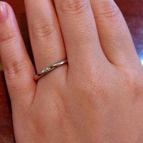 【TRECENTI(トレセンテ)の口コミ】 真ん中のダイヤが窪んでいるところに埋め込まれているので、ダイヤが取れ…