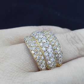 【ユタカジュエリー】の口コミ 通常、カルティエなどでもパヴェダイヤのリングは、１連や２連のものが多い...