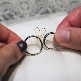 【ケイウノ ブライダル(K.UNO BRIDAL)の口コミ】 ふたりの絆を象徴する純金の糸を結んだゴールドの結び目に、お揃いのデザ…