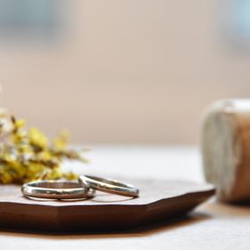 【CRAFY(クラフィ)の口コミ】 シンプルですがお互いの誕生石を入れてます。
仕事中も含め毎日つけるので…