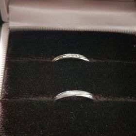 【アイプリモ(I-PRIMO)の口コミ】 ダイヤモンド1石のものと3石のもので迷いましたが、店舗の方に長く使うの…