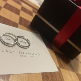 【ラザール ダイヤモンド(LAZARE DIAMOND)の口コミ】 一生着用するリングなので慎重に選びました。シンプルなもので探していた…