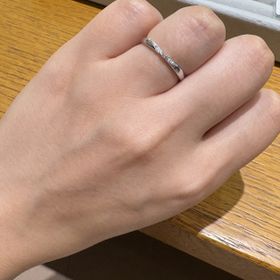 【アネリディギンザ(ANELLI DI GINZA)】の口コミ シンプルで控えめながらも、リボンのようなデザインで、とても可愛いです。...