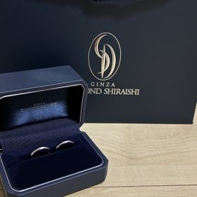 【銀座ダイヤモンドシライシの口コミ】 シンプルで刻印ができる結婚指輪は、飽きのこないデザインで長く身につけ…