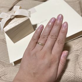 【YUKA HOJO(ユカホウジョウ)の口コミ】 槌目模様と、太すぎず細すぎない幅と、さりげないダイヤが日常にも馴染み…