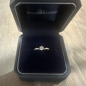 【銀座ダイヤモンドシライシの口コミ】 指輪は彼女が実際に指につけて綺麗に見えると思ったものを選択しました。…