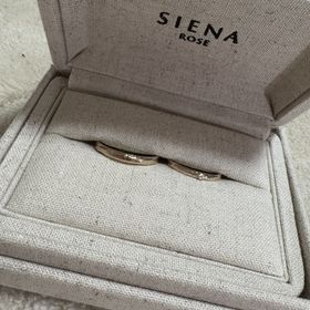 【SIENAROSE(シエナロゼ)の口コミ】 シルバーでもなくゴールドでもなく…という色味を探していて出会っ…
