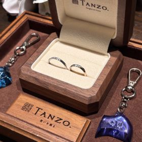 【TANZO.(鍛造指輪)の口コミ】 ペアでデザインを揃えました。夫の指輪はスターダスト加工を斜めに入れて…