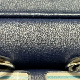 【銀座ダイヤモンドシライシの口コミ】 シンプルなストレートの指輪ですが、ダイヤが真ん中に埋め込まれているこ…