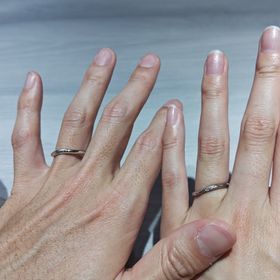 【銀座ダイヤモンドシライシの口コミ】 やわらかなウェーブデザインが指に自然になじみ、飽きのこない上品なデザ…