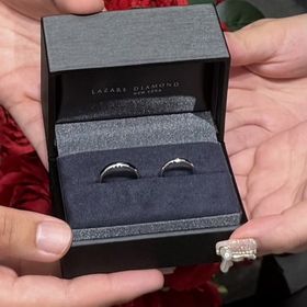 【ラザール ダイヤモンド(LAZARE DIAMOND)の口コミ】 ラザールで他の結婚指輪も試してみましたが、見た目もシンプルで着け心地…