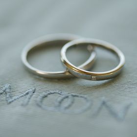 【nocur(ノクル)の口コミ】 主人が普段指輪を付けるタイプではなかったことから、出来るだけシンプル…