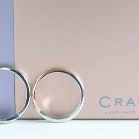 【CRAFY(クラフィ)の口コミ】 男性はプラチナのみで、女性はプラチナとレッドゴールドのコンビ加工にし…