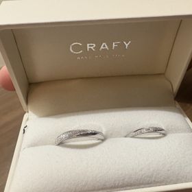 【CRAFY(クラフィ)の口コミ】 自身で1からデザインした点が一番のおすすめポイント。内側に誕生石を2つ…