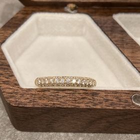 【ラザール ダイヤモンド(LAZARE DIAMOND)の口コミ】 地金に傷が付くと気になりそうなので、なるべくダイヤが見えるデザインに…