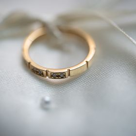 【GRUNBERGER JEWELS(グランバーガージュエルズ)の口コミ】 アンティークな感じが好きで一目惚れして購入しました。
光に当たると一層…