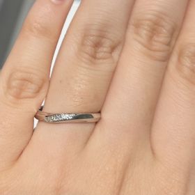 【銀座ダイヤモンドシライシの口コミ】 シンプルながらも華やかなデザインなところがおすすめです。ダイヤモンド…