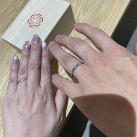 【出雲結(いずもゆい)の口コミ】 シンプルながら、さりげなく並ぶダイヤのデザインがとても女性らしくて気…