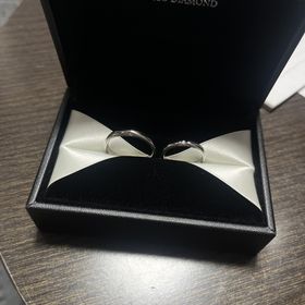 【エクセルコダイヤモンド(EXELCO DIAMOND)の口コミ】 デザインがシンプルなのですが、少し変わっていてそれに惹かれました。男…