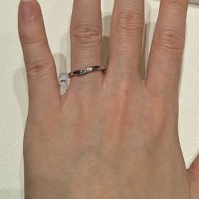 【アイプリモ(I-PRIMO)の口コミ】 クレメンティアは緩やかなV字デザインで、指をすっきり長く見せてくれまし…