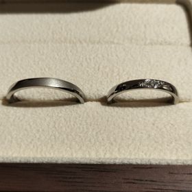 【TANZO.(鍛造指輪)の口コミ】 プラチナで作成してもらい、自分の方は斜めに加工してもらい、妻の方はダ…