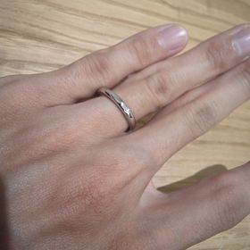 【出雲結(いずもゆい)の口コミ】 指輪のデザインとしては珍しいく、ダイヤモンドが四角にカットされたもの…