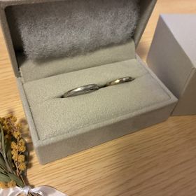 【mina.jewelry(ミナジュエリー)の口コミ】 シルバーすぎずゴールドすぎない、手に馴染むシャンパンゴールドの色を選…