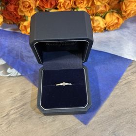 【銀座ダイヤモンドシライシの口コミ】 プリンセスのようなキラキラしたダイヤモンドがとってお気に入りです。
１…