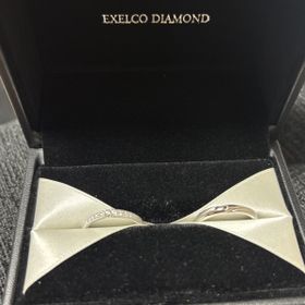【エクセルコダイヤモンド(EXELCO DIAMOND)の口コミ】 婚約指輪は買わず、婚約ネックレスにしたためデザイン性の溢れる結婚指輪…