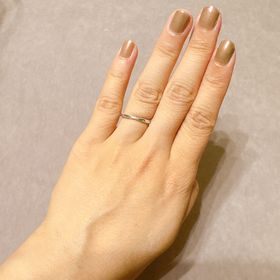 【Love Bond(ラブボンド)】の口コミ リボンモチーフの婚約指輪をとても気に入ったので、雰囲気が合って重ね付け...