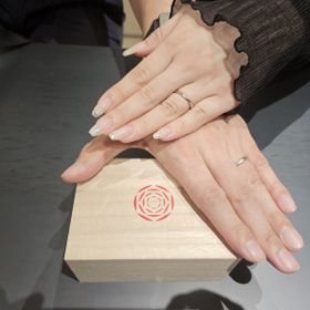 【出雲結(いずもゆい)の口コミ】 丁寧な接客と和風なブランドが気に入りました。
斜めにダイヤが入っている…