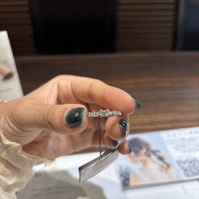 【ORECCHIO(オレッキオ)の口コミ】 日頃から使えるタイプが良くて探していました。ダイヤの形が四角なとこら…