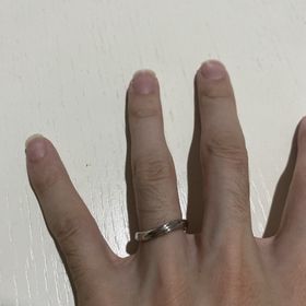 【銀座ダイヤモンドシライシの口コミ】 デザインはシンプルかつ少し特徴があるものにしました！
そのため、ウェー…