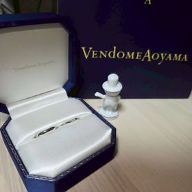 【ヴァンドーム青山(VENDOME AOYAMA)の口コミ】 私はダイヤが３つ埋め込まれたシルバーの指輪にしました。ダイヤが派手す…