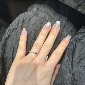 【ラザール ダイヤモンド(LAZARE DIAMOND)の口コミ】 シンプルなデザインでダイヤのついている物が大まかなイメージでしたが、1…