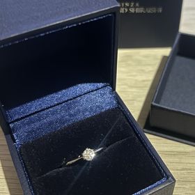 【銀座ダイヤモンドシライシの口コミ】 元々ストレートの指輪が良くてそちらを希望で伺いました。メインのダイヤ…