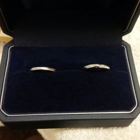 【銀座ダイヤモンドシライシの口コミ】 ダイヤモンドが散りばめられている指輪を探し、カフェリングさんとダイヤ…