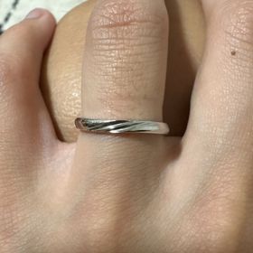 【アイプリモ(I-PRIMO)の口コミ】 ユリシリーズの男性用リングは、シンプルながらも洗練されたデザインで、…