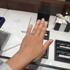 【銀座ダイヤモンドシライシの口コミ】 おすすめポイントはダイヤの小ささです。私の彼女は手が比較的小さいため…