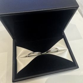 【エクセルコダイヤモンド(EXELCO DIAMOND)の口コミ】 指輪のデザインは、とてもシンプルでなおかつ、可愛いさもあり歳を重ねて…