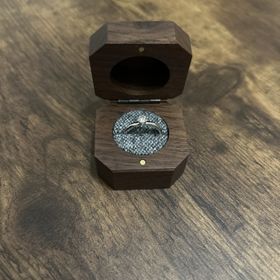 【鎌倉彫金工房の口コミ】 棒状のプラチナから指輪を作成しました。
わたしの指輪作成は彼氏にお願い…