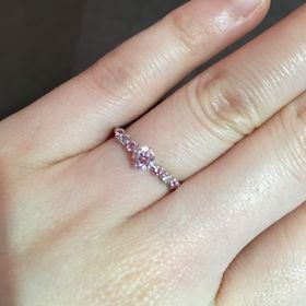 【HOSHI no SUNA 星の砂(ほしのすな)の口コミ】 サイドにもダイヤモンドがあって、ピンクサファイヤのタイプをつけました…